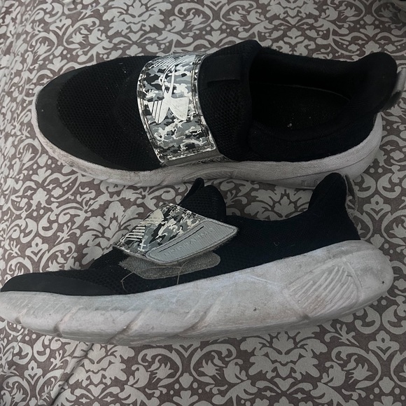 Boys' Flash Print Slip-On Running Shoes - Picture 3 of 5